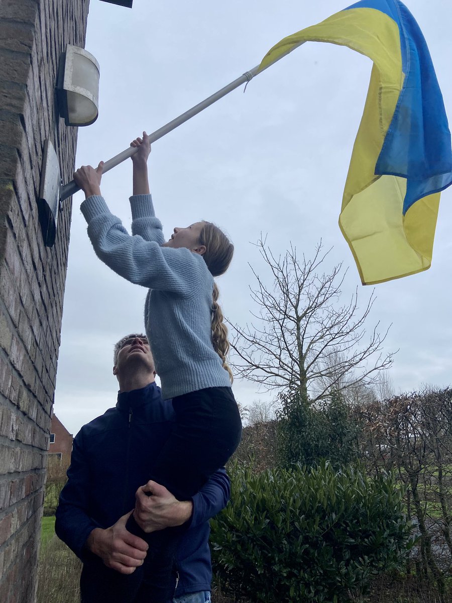 Vandaag is het 1 jaar geleden dat Rusland met geweld de Oekraïne introk. We denken aan alle mensen die lijden onder deze oorlog en staan pal achter Oekraïne. #standwithukraine