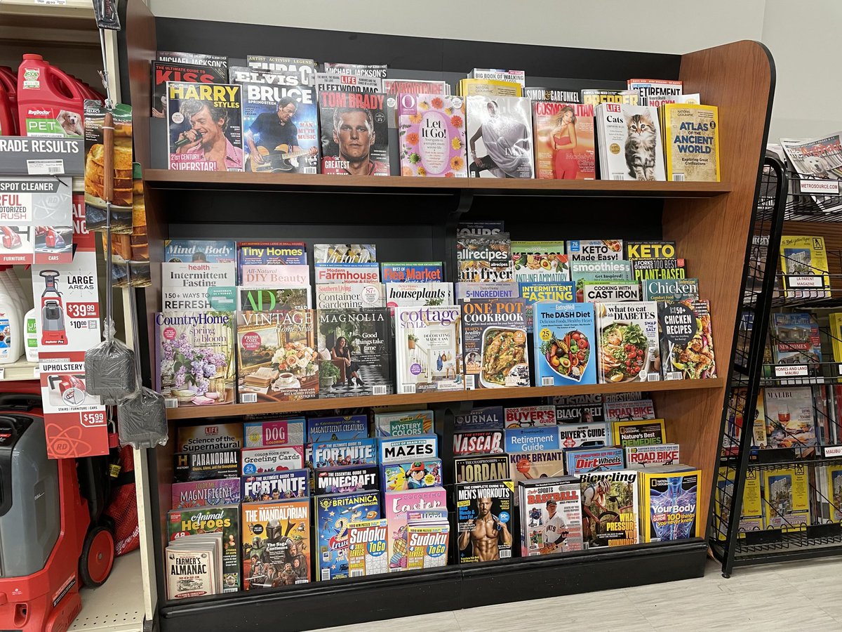 FrankMalfitano's tweet photo. Something oddly poignant about a lonely magazine rack relegated to the far corner of a supermarket in 2023 #RIPPrint ☹️ https://t.co/hLPtCrOMTy