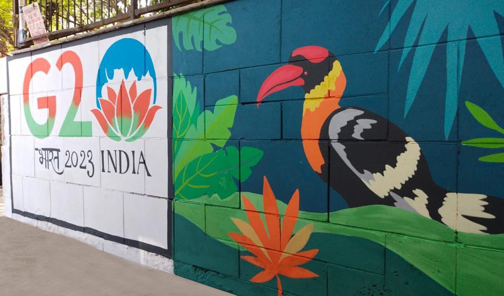 Municipal Corporation of Delhi (@mcd_delhi) on Twitter photo Delhi is blooming with shining colours & riveting wall murals & wall paintings ahead of the upcoming G-20 Summit.
Catch a glimpse of these beautiful work of art at the Narela Zone.
#MCDCares
<a href="/LtGovDelhi/">LG Delhi</a>
<a href="/OberoiShelly/">Dr. Shelly Oberoi</a>
<a href="/GyaneshBharti1/">Gyanesh Bharti</a> Delhi is blooming with shining colours & riveting wall murals & wall paintings ahead of the upcoming G-20 Summit.
Catch a glimpse of these beautiful work of art at the Narela Zone.
#MCDCares
<a href="/LtGovDelhi/">LG Delhi</a>
<a href="/OberoiShelly/">Dr. Shelly Oberoi</a>
<a href="/GyaneshBharti1/">Gyanesh Bharti</a>