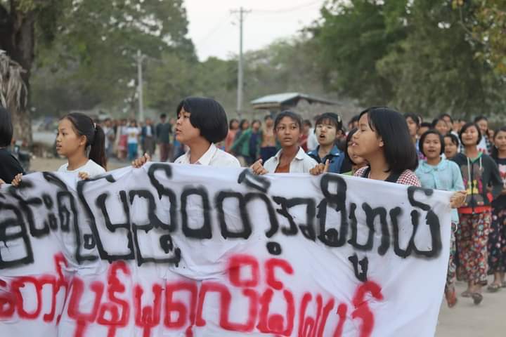 MannShein1's tweet image. Marking 22222 Revolution, MonywaPeople'sStrike Committee &amp;amp; Budalin tsp Students'Union (ABFSU) held an anti-military protest together with a candlelight prayer for the fallen martyrs, in Sagaing's #Budalin tsp, last night.
#HelpMyanmarIDPs
#2023Feb24Coup
#WhatsHappeningInMyanmar