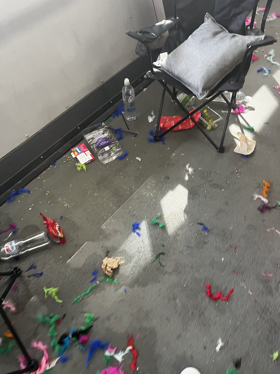 finesunn's tweet photo. that’s so feral clean up after yourselves https://t.co/lqYW1wg0m7