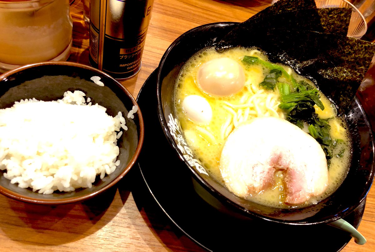 お昼はシブヤでラーメンからのポケセン行ってカフェでお絵描き✍️ 