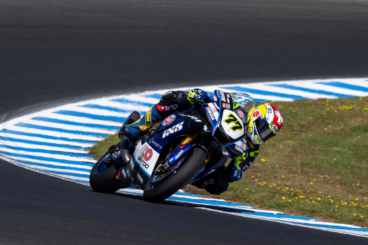 DomiAegerter77's tweet photo. #AUSWorldSBK Friday's FP sessions ✅
P6️⃣ - 1´31.720 in the afternoon, P1️⃣3️⃣ +1.097 combined
#DA77 with @GRTYamahaWSBK at iconic @PICircuit
@WorldSBK
@yamaharacingcom #R1
#ARAI
#IXS
#FiveGloves
#DaytonaBoots
#LanzAnlikerAG
#metcamAG https://t.co/5AYLQX7Jxn