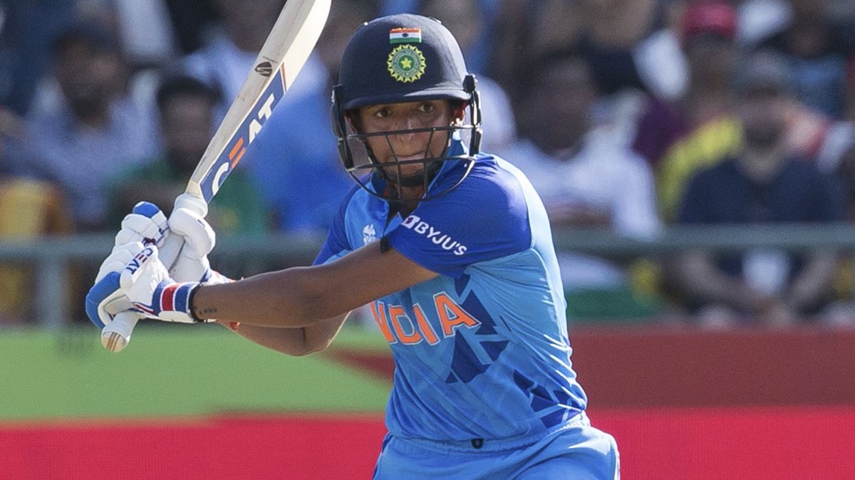 Syu4u's tweet photo. From being unsure of her participation in the ICC Women's T20 WC semi-final to leading her side to perfection, producing a sensational knock which almost took the game away from the Aussies, Harmanpreet Kaur has earned the respect of millions of fans. Take a bow, skipper! 👏👏 https://t.co/YdJwhF6RJX