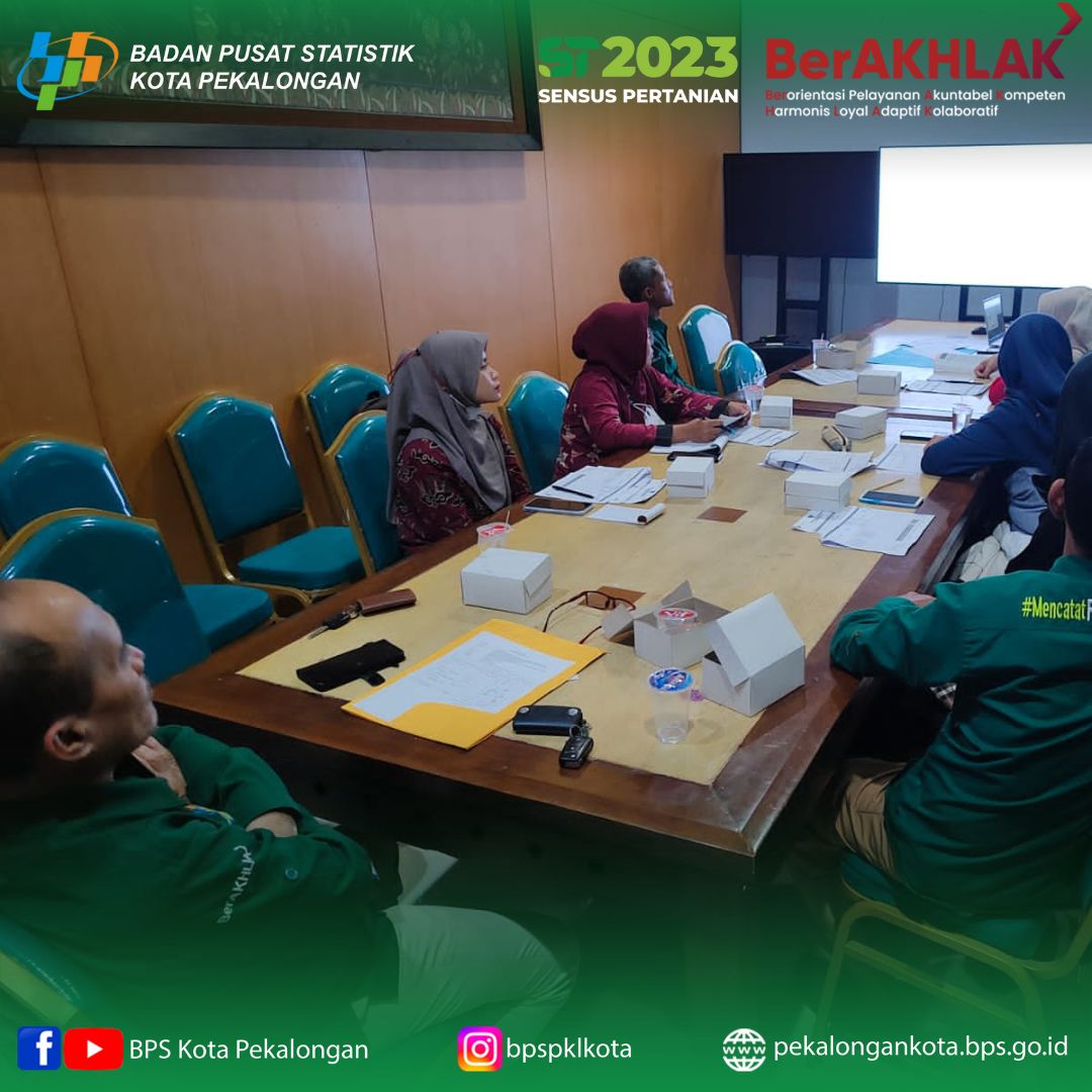 bpspklkota's tweet photo. BPS Kota pekalongan pada Kamis (16/2) telah mengadakan pelatihan Survei Konstruksi Perorangan Tahun 2023 di ruang cuiri Pemkot Pekalongan. Dalam acara ini diikuti oleh 5 mitra BPS Kota Pekalongan dan petugas Organik BPS Kota Pekalongan. https://t.co/HUg3LiA9RA
