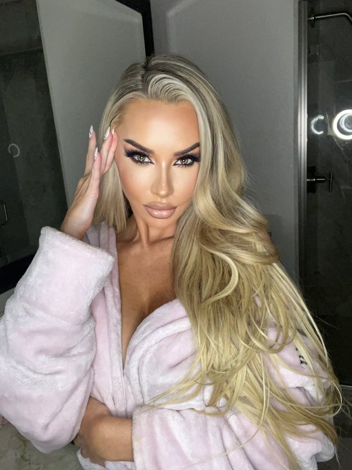 What time is it where you live?! 9:56pm here https://t.co/lI7PvIjkTZ