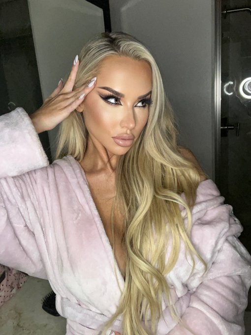 What time is it where you live?! 9:56pm here https://t.co/lI7PvIjkTZ