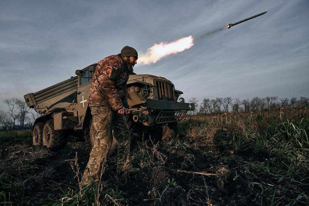 … Рік. Війна. Кров. Смерті невинних українців…
… Рік обнулення Росії. Чекайте: розрахунок буде жорстоким. Обов’язково. Для всіх… 
… Тому що ми – Україна. Читайте по складах: Україна значить смерть для Росії…

Фото: Костянтин і Влада Ліберови.