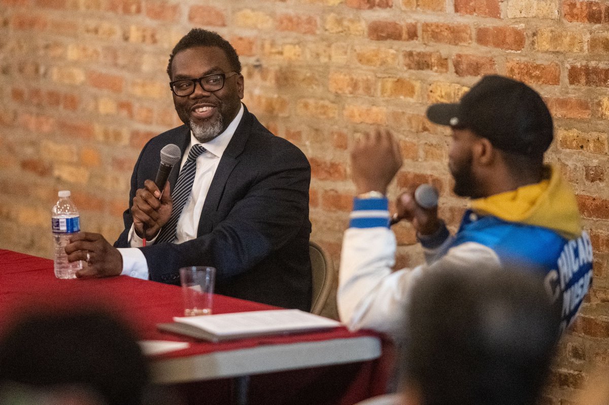 @Brandon4Chicago tonight on the @hoodoisie show with @scarletfaguette and @_CharlesPreston!

One thing is clear. Brandon has the policy proposals, the ground game, the character, and the drive and passion to uplift all of Chicago. LFG!
📸: @paulmgoyette 
#BrandonIsBetter #VOTE