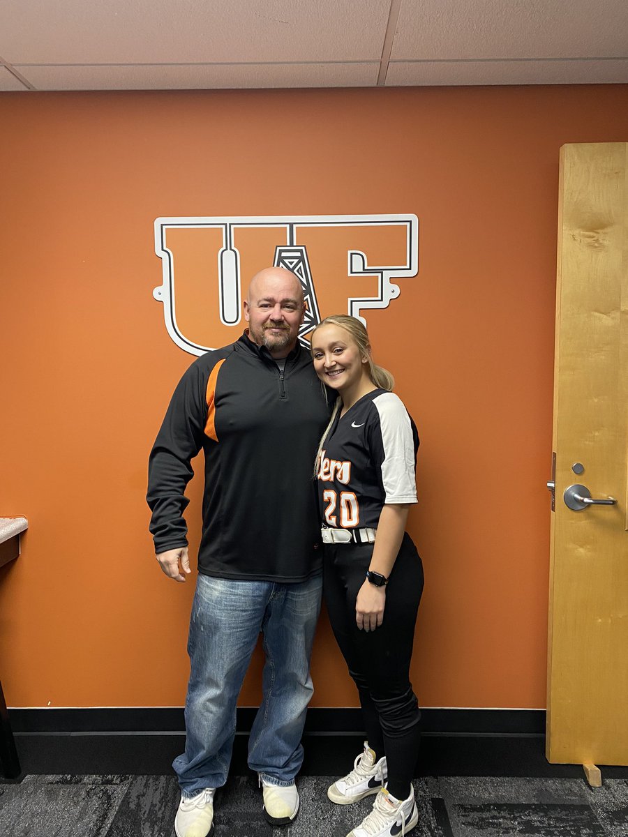 lswavel's tweet photo. Happy 19th to my oldest baby! Had to drive to see her at midnight since she will traveling to Florida on her birthday to play some ball.  @Bswavel2022 https://t.co/dkPhVcxyI0