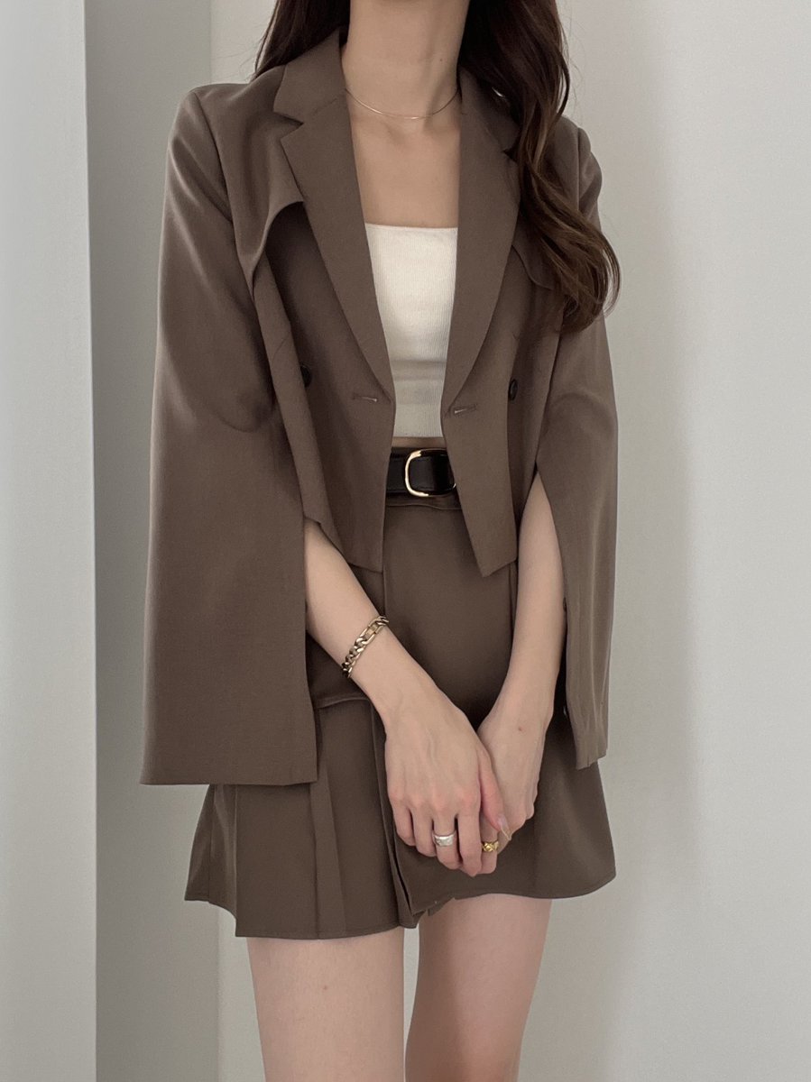 heather_love's tweet image. \ SET UP ITEM /

#shortjacket
¥9,350(税込)

秋冬シーズンに大人気だった
「ショートテーラードジャケット」が
春夏素材にアップデートされて再登場！

特徴的な袖スリットデザインは
今季も要注目◎

▷ dot-st.com/m/heather/CSfM…