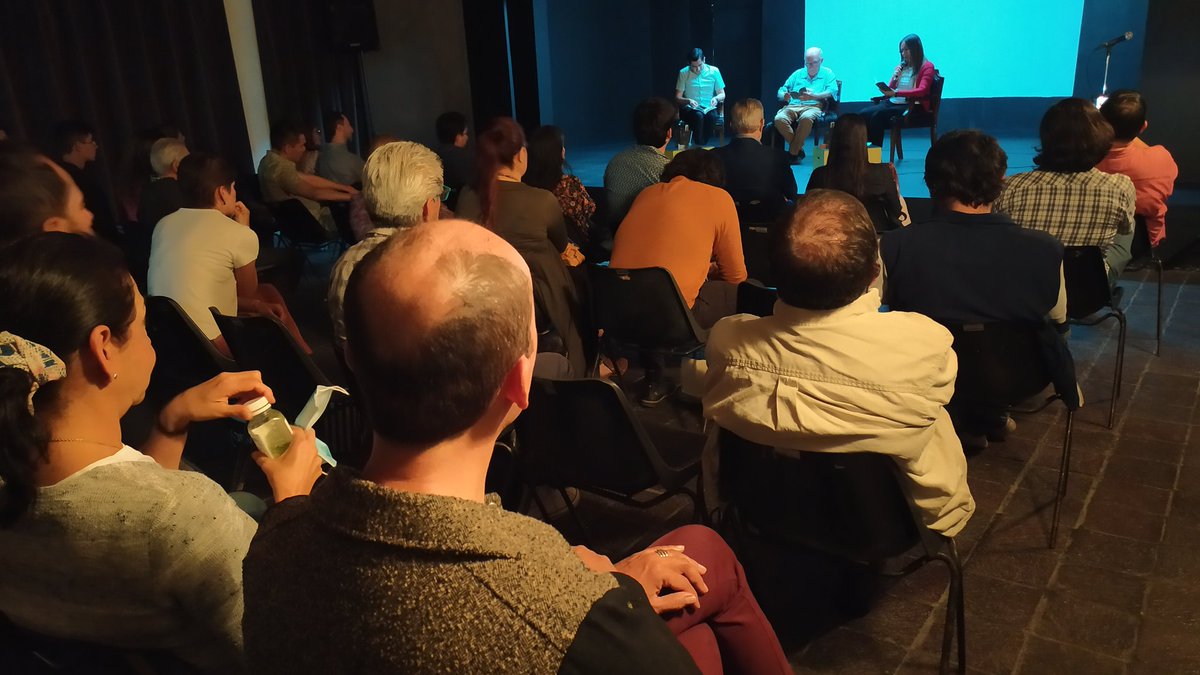 i_maginario's tweet photo. Gran presentación de LA VIDA GIRATORIA de @cajadeislas, el primer título de la colección LIBROS DE BOLSILLO de @CulturaJalisco
Con Cecilia Fernández y Ricardo Ibarra.  
Una colección que será de obsequio para los lectores de Jalisco. https://t.co/H9bxKDdWp6