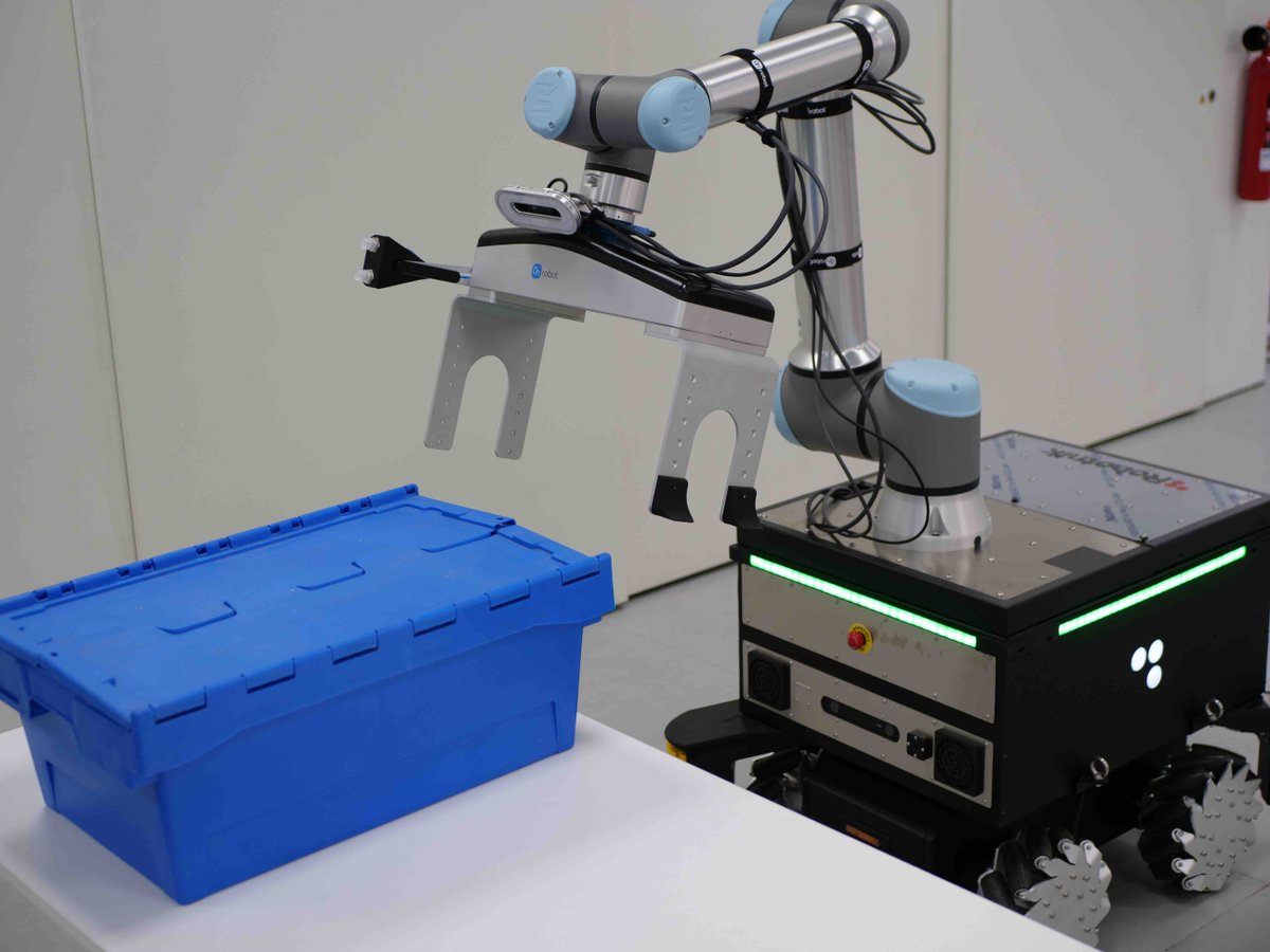 _TheConstruct_'s tweet image. Join our in-person mobile manipulators with ROS training & experience the thrill of working with a real RB-KAIROS+ robot from @RobotnikRobots
🖥️🦾Sign up today! ow.ly/KKA250N0lth
#robotics #programmingtraining #mobilemanipulators