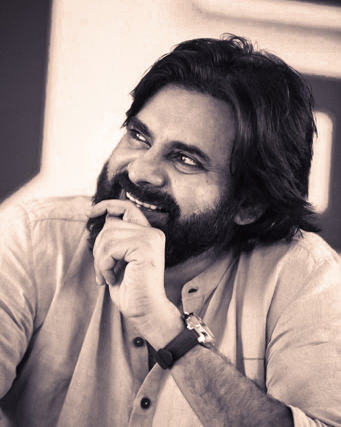 Karim_Pspk's tweet image. BlissFul Smile @PawanKalyan 😍❤️!

#JSPMembershipPhase3 #janaSena 
#IamJSPActiveMember #varahi ✡️✊