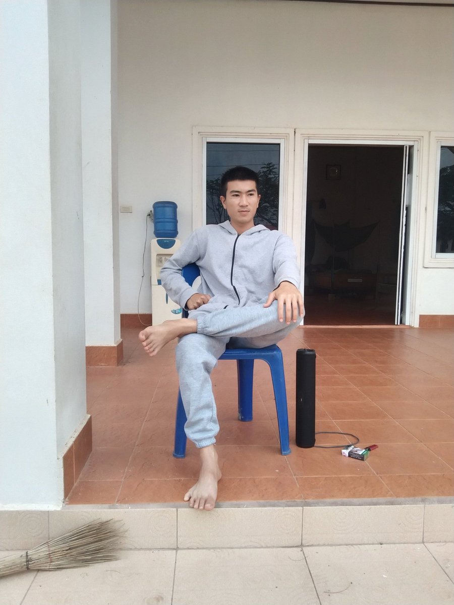 Fake4842's tweet photo. ນັ່ງເເນມຜູ້ສາວນ້ອຍ😁 https://t.co/sgyWKU3GYb