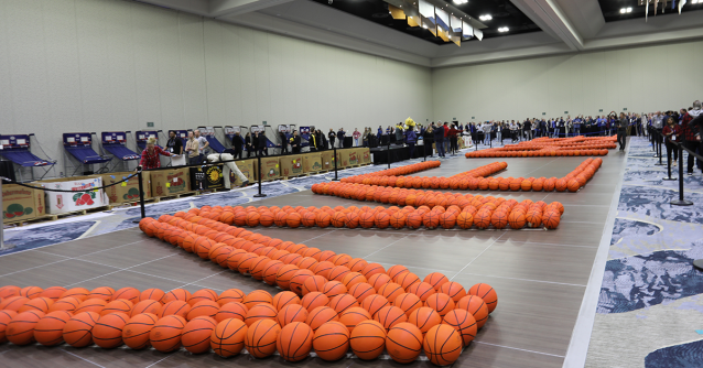 lokeshgowda76's tweet photo. We're setting records! 🤩 @Optiv donated 1,140 basketballs to Boys &amp; Girls Clubs of #Denver after teammates gathered to spell out the world's largest basketball sentence. #OneOptiv #OptivChipsIn https://t.co/CiG8YqLgAf
