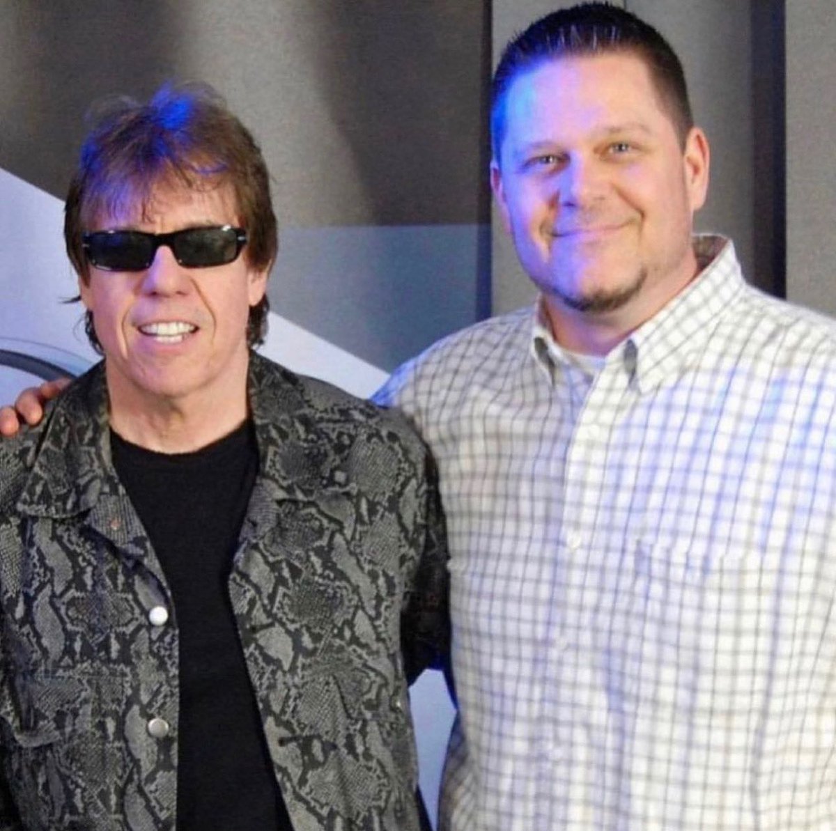 jeffknet's tweet photo. Move it on over. Rock it on over. Move over nice dog, a big, bad dog is movin' in. It’s @thorogoodmusic’s 73rd birthday! Here we are back in 2014 when the #DelawareDestroyer stopped by the @LoneStar925 studios for a private performance. #BadToTheBone #MoveItOnOver #IDrinkAlone https://t.co/FkxQNtSZJL