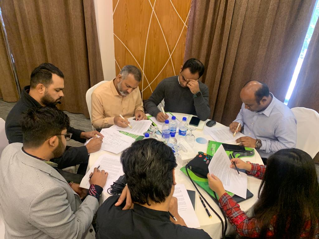 MicroSave's tweet photo. Cohort 1 of #FinLabBD had 2 challenges: improving #women's #financialinclusion & enabling #access2credit for #CMEs. FinLab BD invited incumbents & #startups to provide solutions.
Follow to learn more on the journey.
#Bangladesh https://t.co/oeXcUgtzQT