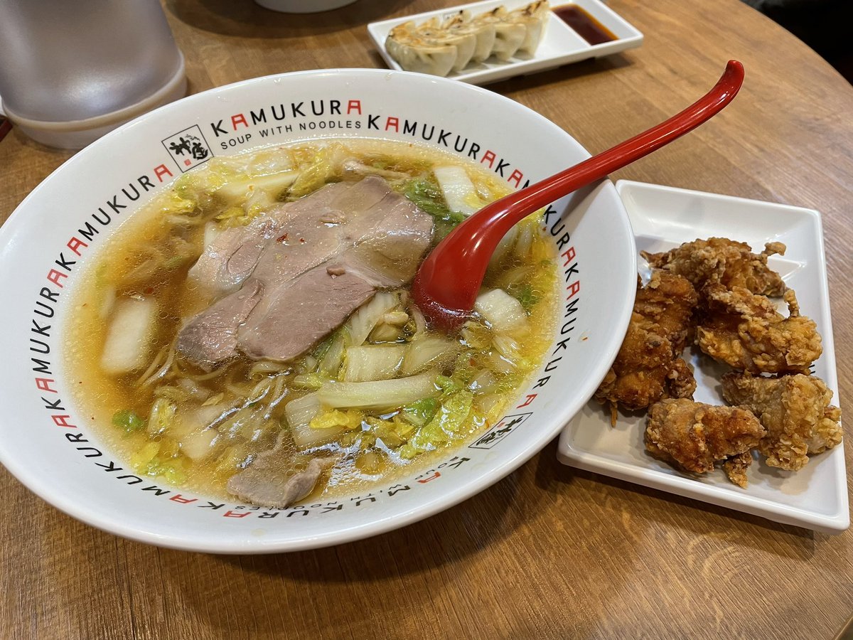 おにぎりまんさん<a href="/onigiriman1998/">おにぎりまん⛩️🍙⛩️</a> の個展へ🍙

ARニギちゃんと遊んできました！
(ずっと後付いてくるの超かわいい！！)

会場で偶然おいっちくん<a href="/oicchikun/">おいっちくん🍁3/27〜29原宿デザインフェスタギャラリー出展🍁</a> と会ったのでラーメンご一緒しました。