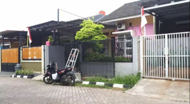 starbsucks's tweet photo. ✨TWITTER DO YOUR MAGIC PLEASE ✨

halo temen2 tolong bantu rt ya mungkin ada yg lagi cari rumah, aku mau jual rumahku ini lokasinya di Sawangan, Depok tepatnya di daerah Pengasinan. knp dijual? krn ayahku sdh pensiun &amp; kami masih butuh biaya utk sehari2, utk aku kuliah, dll https://t.co/pjf5uF8fyf