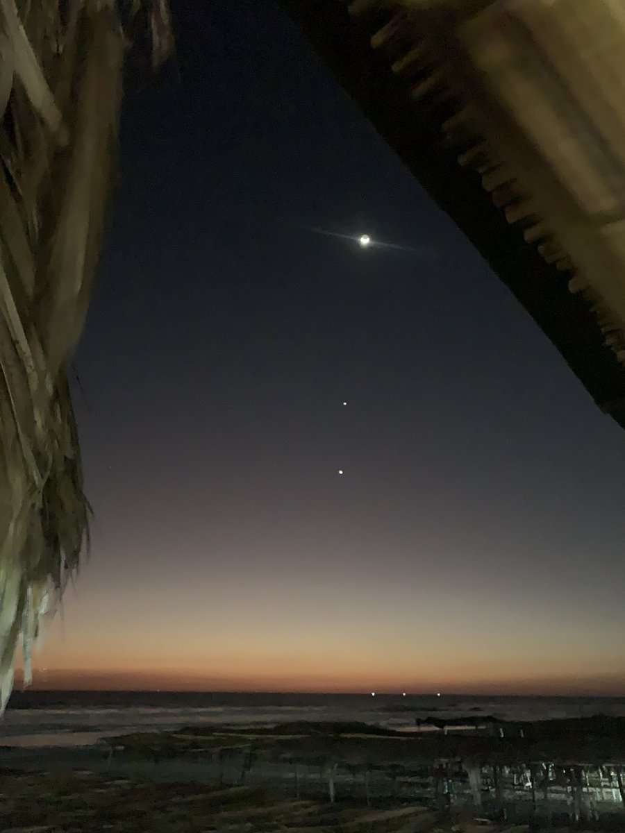 rivadeneyra_j's tweet photo. Si ya se alinearon así Ve us y Jupiter… En el 2024 claro que podemos alinearnos para sacar a #Morena de la presidencia. Nomas faltaba. #YaVanDeSalida

@edelamadrid es el proyecto. Vamos con el! Nada podría evitarlo. Somos más la oposición. 

Me estás oyendo @MovCiudadanoMX https://t.co/HvadjE5Mhi