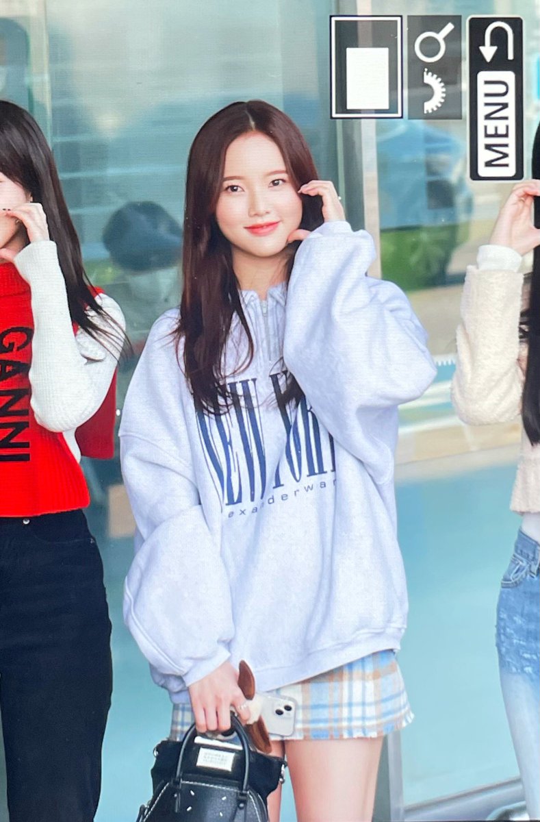 osolemioSJ's tweet photo. 230224 프리뷰 

 😍
 
#Weeekly #위클리 
#LeeSoojin #이수진 https://t.co/ZiIEZqJF9i