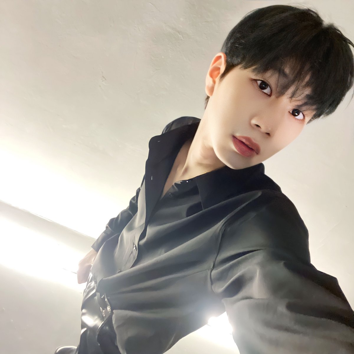 withus_official's tweet photo. [𝘄𝗶𝘁𝗵𝘂𝘀]

숨 막히는 위더스의 러브샷 💞🥂
성숙미로💘 심장이 듀근듀근😳

▶ https://t.co/tXr59snzjz

#EXO #엑소 #러브샷 #LoveShot 
#withus #위더스 #withHC #위드에이치씨
#장현 #JangHyeon #락 #Rak #준엽 #JunYeop
#준혁 #JunHyeok #환록 #HwanRok
#CoverDance #커버댄스 https://t.co/IS38MfJ1Z3