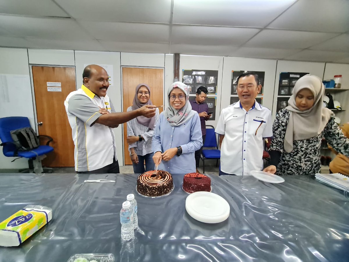 NegeriPpp's tweet photo. Farewall to our precious engineer Pn Faradila..thank you for all the cooperation and keep up all the awesome work at your new work ... thank you for everything and the sweet memories of working together🥰 Do keep in touch
#jkrnegerisembilan
#cdpk
#pppns
#cpab
#ckas https://t.co/FYWy6Ir8zT