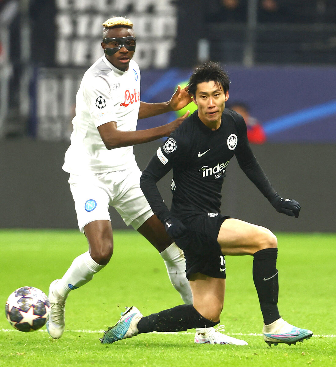hochi_football's tweet photo. #サッカー日本���表 MF #鎌田大地 、今夏フランクフルトからドルトムントへ移籍か　現地紙一斉に報じる https://t.co/We670HrS80 #サッカー #football #soccer https://t.co/Vk5CvpjvTs