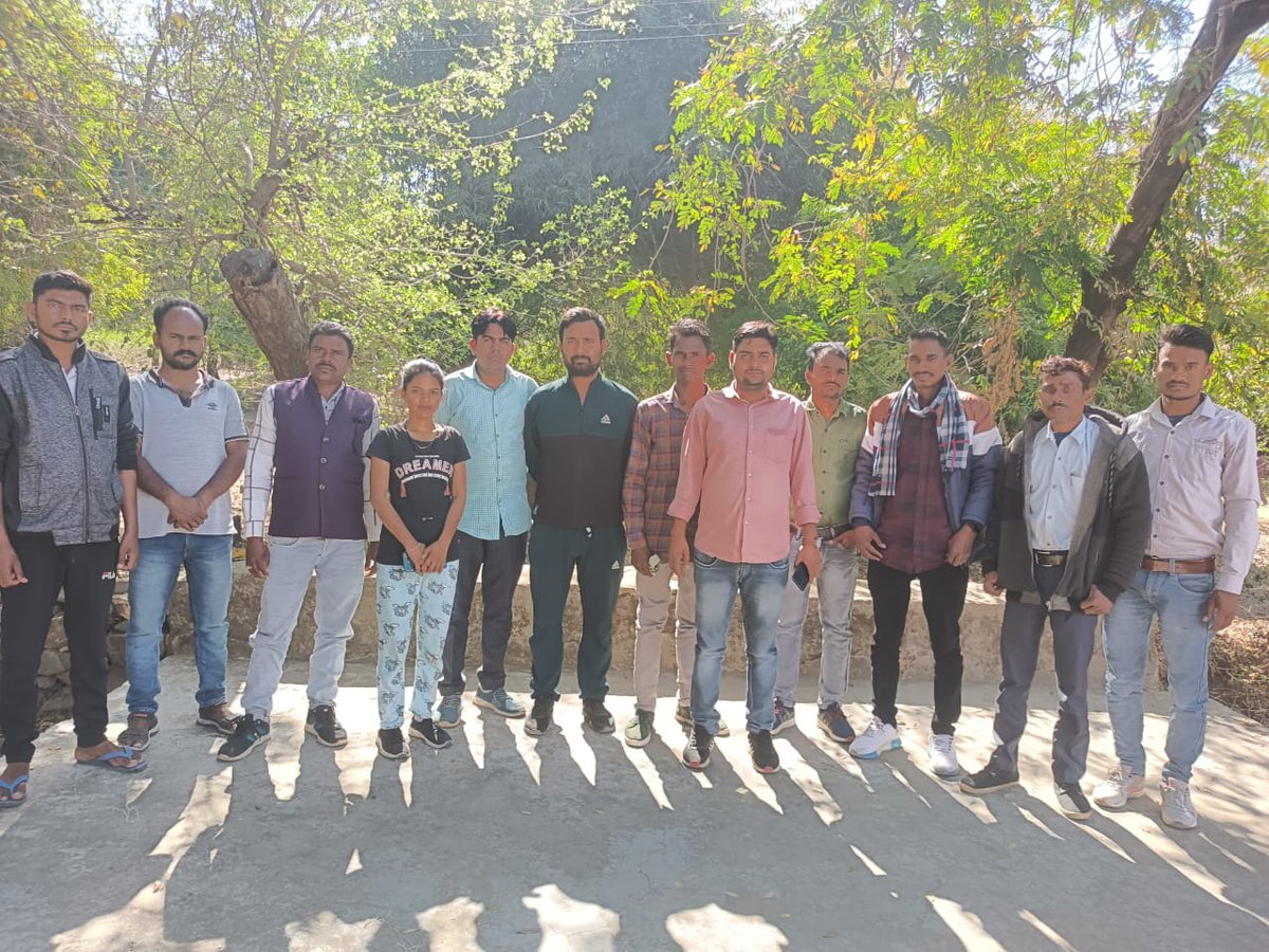 BawriyaPooja's tweet photo. बांसवाड़ा जिले घाटोल ब्लॉक मैं राजस्थान के एकमात्र विधायक @BaljeetBehror दौड़ लगाएंगे उसको लेकर और जल्द करेंगे जयपुर में आंदोलन के लिए रणनीति बनाई गई सभी #cha साथी तैयार है @INCIndia सरकार की तानाशाही बर्दाश्त नहीं करेंगे 
@1stIndiaNews @News18Rajasthan @zeerajasthan_ @RajCMO https://t.co/pKGwzeodF7