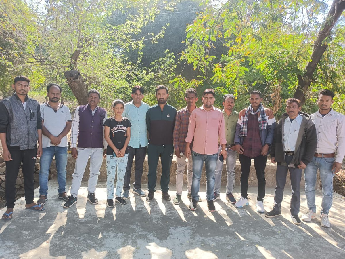 BawriyaPooja's tweet photo. बांसवाड़ा जिले घाटोल ब्लॉक मैं राजस्थान के एकमात्र विधायक @BaljeetBehror दौड़ लगाएंगे उसको लेकर और जल्द करेंगे जयपुर में आंदोलन के लिए रणनीति बनाई गई सभी #cha साथी तैयार है @INCIndia सरकार की तानाशाही बर्दाश्त नहीं करेंगे 
@1stIndiaNews @News18Rajasthan @zeerajasthan_ @RajCMO https://t.co/pKGwzeodF7
