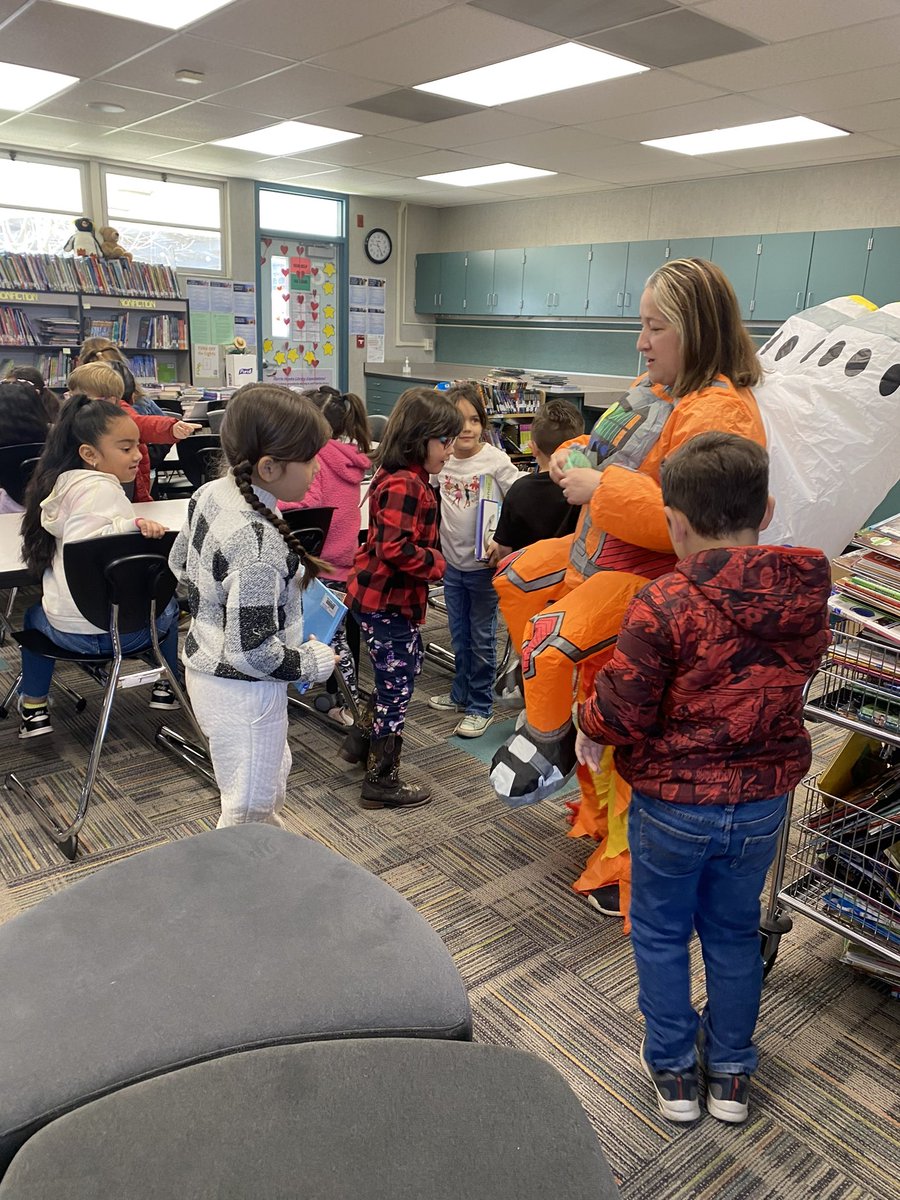 Laura Prado tweet media