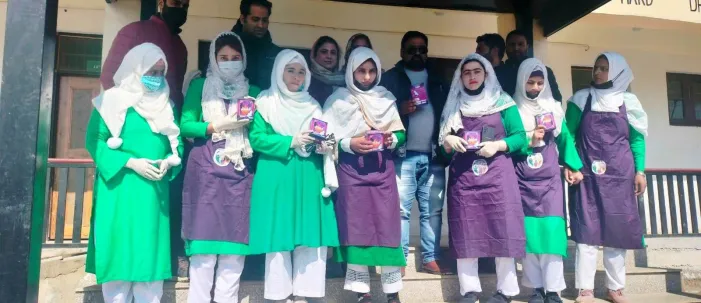 MoRD_GoI's tweet photo. Here’s how the phenomenal rural #SHG women of Shahgund, #JammuandKashmir are locally manufacturing &amp; marketing sanitary napkins.

Ensures better health &amp; hygiene for women while also becoming self-reliant.

#MoRD #JKRLM #DAYNRLM

Source: Kashmir Reader
https://t.co/Z54eRyasCQ https://t.co/lSCJsR25c3