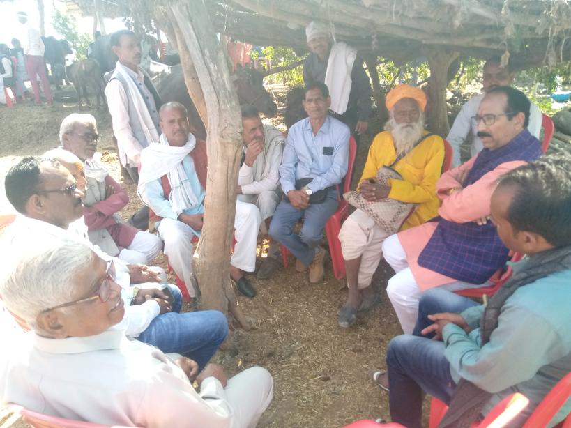 Rammohan3125's tweet photo. सिरोंज विधानसभा के ग्राम सेमरामेघनाथ में प्रेम सिंह अहिरवार शिक्षक के पूज्य चाचाजी ख्याली अहिरवार पण्डा जी की रसोई कार्यक्रम में पहुंचकर श्रदांजलि अर्पित की 
@HitanandSharma @ChouhanShivraj @vdsharmabjp https://t.co/LrbVTN6WYS