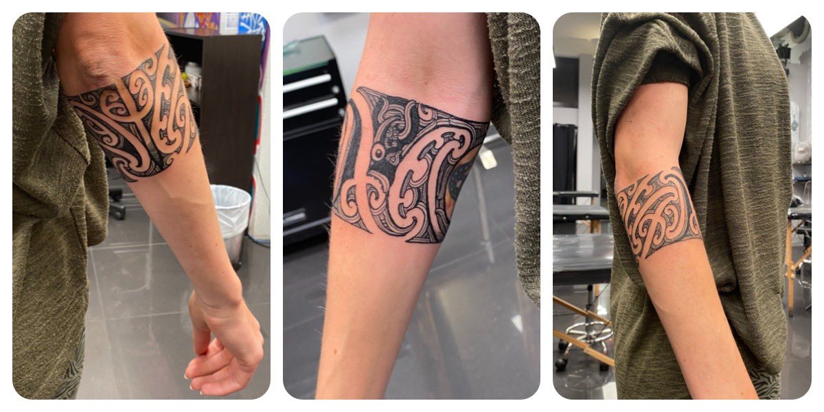 _RlKE_'s tweet photo. I feel very honoured that i got a prayer from the artist before getting the kirituhi 🙏 
Those were some painful 3h 🥲 but absolutely worth it 💪❤️🤩
Credits go to Ellis from Otautahi Tattoo (insta) https://t.co/pcCDerCV8j