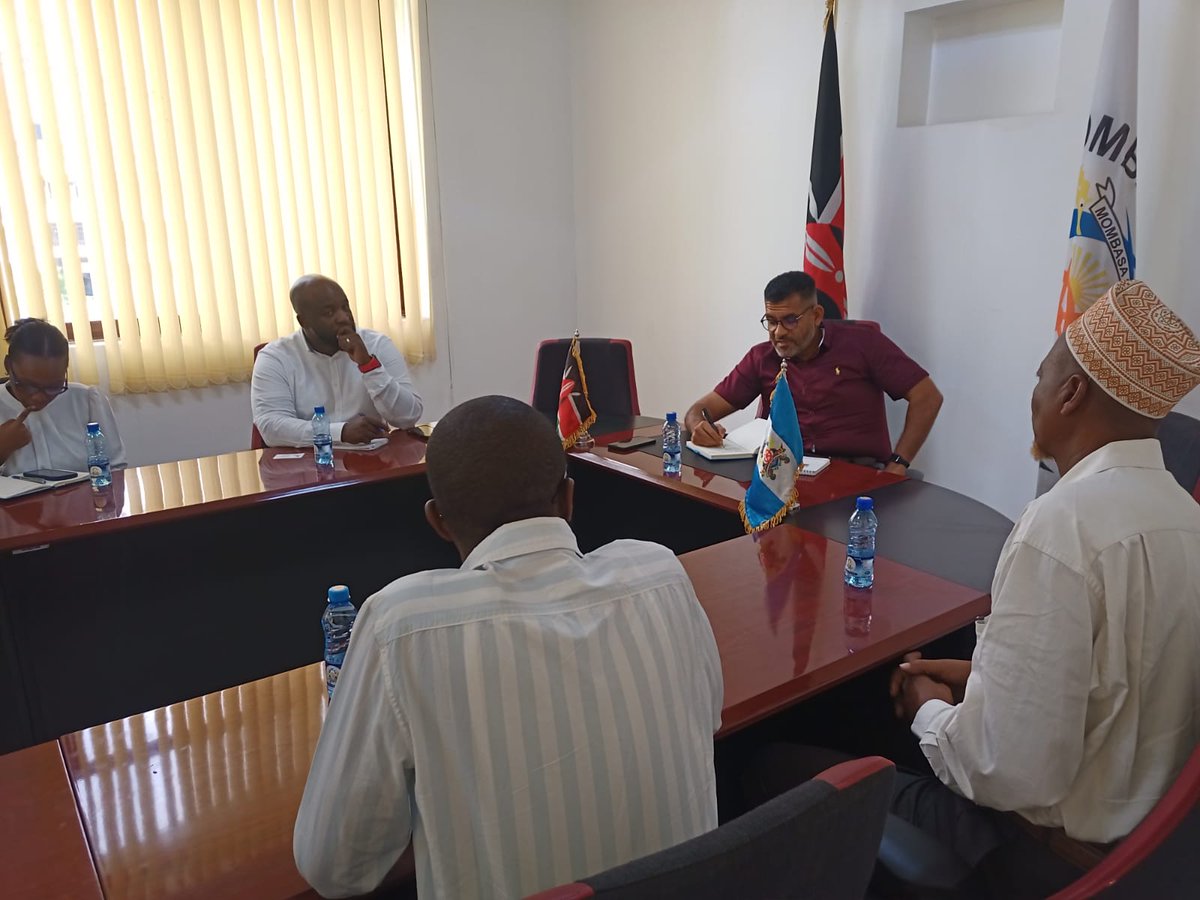 Kenya__Fish's tweet photo. The team went to pay a courtesy call on the governor of Mombasa H.E Abdulswamad Shariff Nassir and briefed him on our BMU-cooperative sensitization to fishermen in Mombasa county Beach Management units.
@MombasaCountyKe #001county https://t.co/xLtlBJOsmn