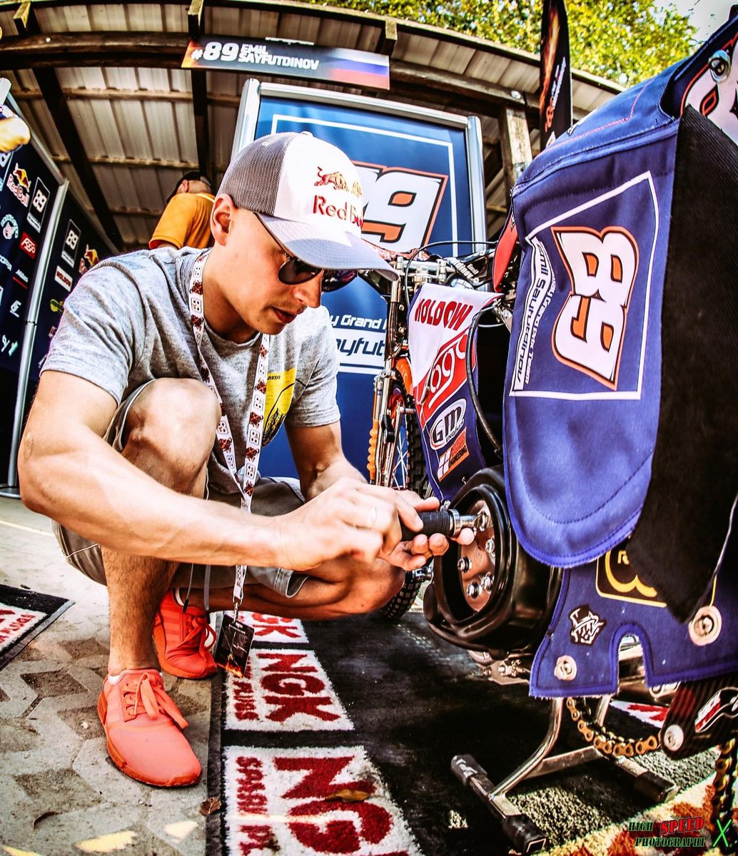 SpeedwayGB's tweet photo. 𝘽𝙍𝙀𝘼𝙆𝙄𝙉𝙂 𝙉𝙀𝙒𝙎 ✍🏼

🧙‍♂️ Emil Sayfutdinov returns to British racing in 2023 - joining Jason Doyle at Ipswich.

👋 Welcome back, Emil! 

📸 Daniel Sievers
@ipswichspeedway | #britishspeedway🇬🇧 https://t.co/uu56s7wq3R