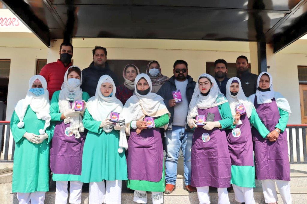 JK_NRLM's tweet photo. In a first of its kind in Bandipora Women SHG Of Umeed JKRLM from Block Hajin manufacture ecofriendly reusable &amp; affordable Sanitary Pads thus enhancing their incomes, ensuring better health and hygiene for women in the District.@OfficeOfLGJandK @indukanwal @mandeep082 @diprjk https://t.co/EQ1ERGqGCM