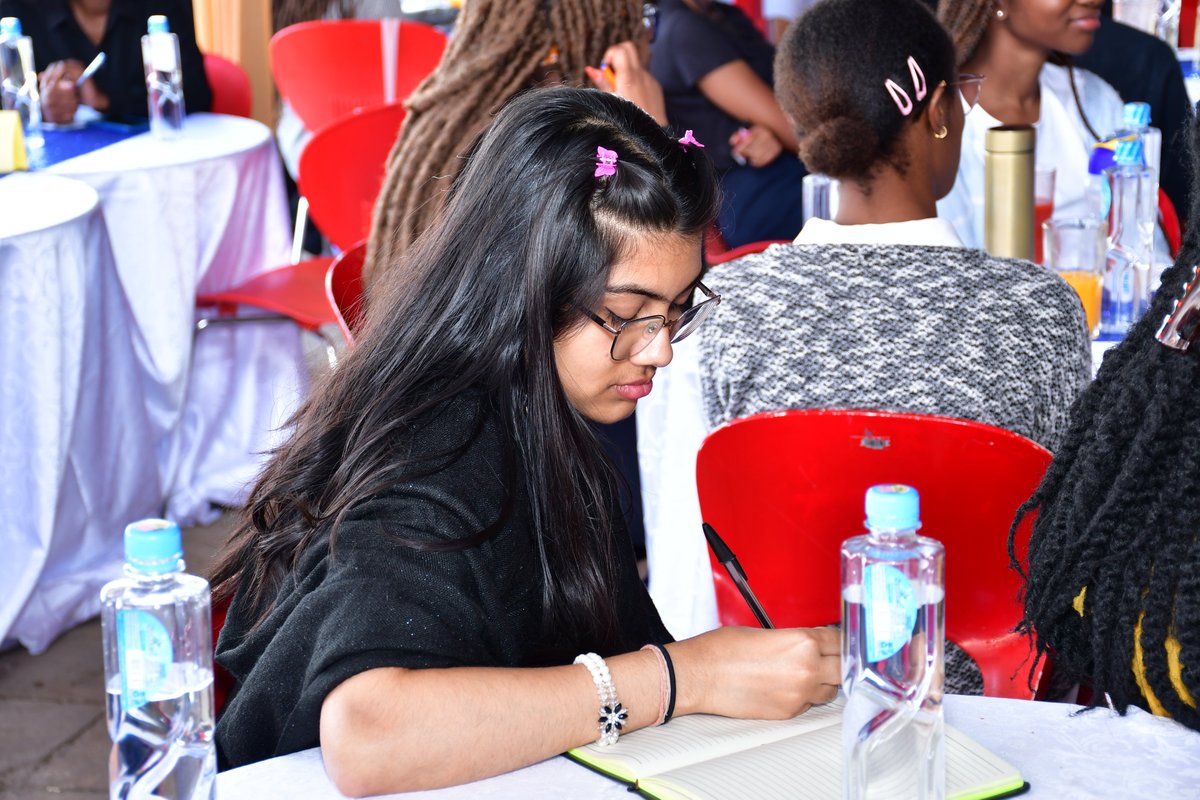 StrathU's tweet photo. How are you carrying the skills and knowledge that @StrathU is giving you into the workplace?
You already have the 20%, how are you building the 80%?๐ค
#GenZConnect #UpForHire https://t.co/wTIrS2V5tO