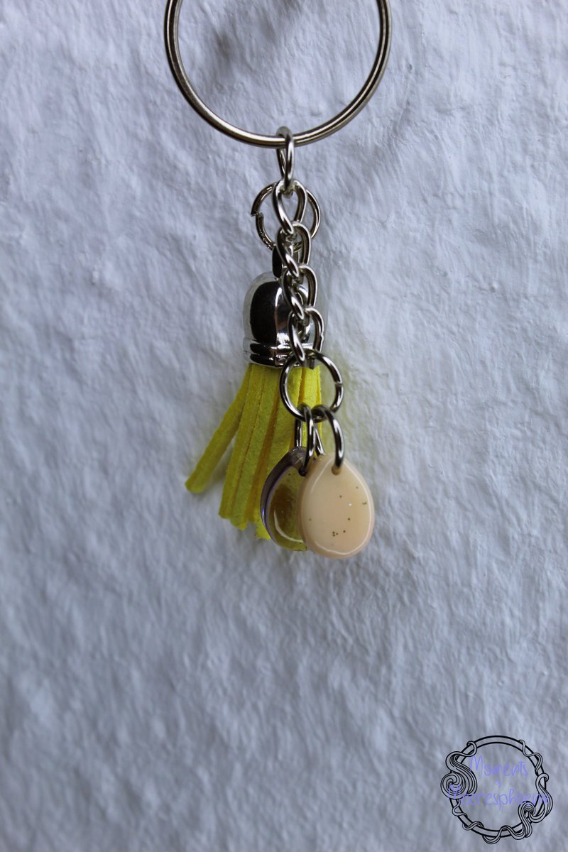 meeresphoenix's tweet photo. #ᴍᴏᴍᴇɴᴛꜱʙʏᴍᴇᴇʀᴇꜱᴘʜᴏᴇɴɪx

Keychain ~Teardrops~

This Pendant symbols tears 'cause it's okay to cry. Tears aren't bad. They are precious, they are valuable. https://t.co/5600GaPDOZ