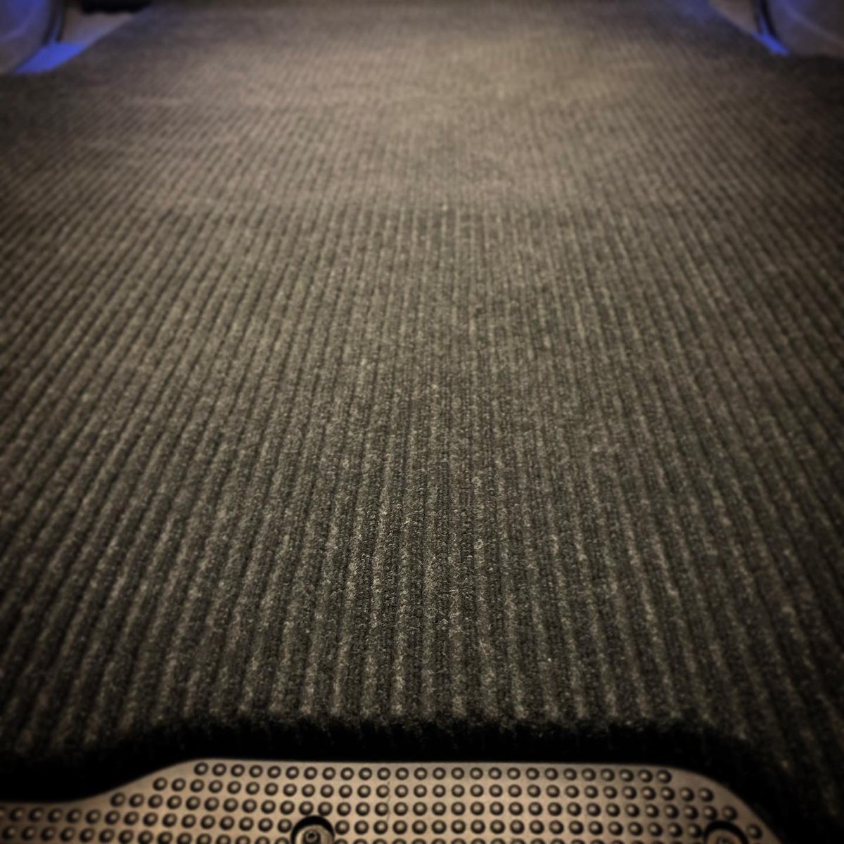 BashaBushcraft's tweet photo. New floor is finally down. Next on the list are the kitchen units 🤙🏽 
#dayvan #renault #renaulttraficconversion #vanlife #selfbuild #travel #renaulttrafic #traficclub #explore https://t.co/NV4eRoXq50