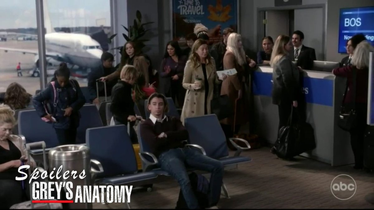 #GreysAnatomy 19x7 “Iʼll Follow the Sun” Mer y sus hijos apunto de subir al avión. #SpoilersGreysAnatomy