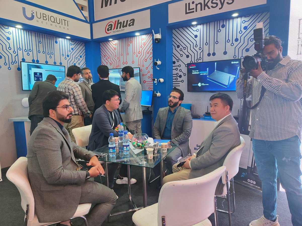 HSFiber's tweet photo. 🙋 First, thanks for the #ITCHAsia’support, it provides a communication and transaction platform between #HSGQ and partners.
🤝 And, this is a new opportunity for #HSGQ to enjoy global trade. 

📣 Check out our website
https://t.co/i1GbBt2EC8

#hsgq #hsgqfiber #hsgqgponolt #olt https://t.co/3NpWGDJEcX