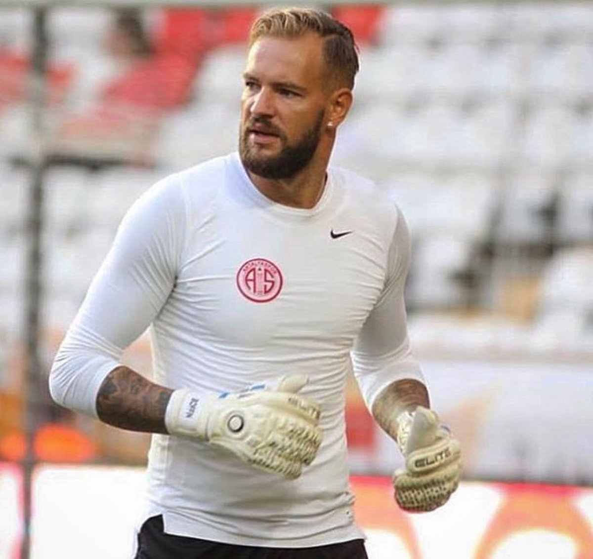 Yıllardır takımımıza emek veren, şehirde yaptığımız her yardımda benim de payım olsun diyen, <a href="/25_boffin/">Ruud Boffin</a> ‘e şimdiye kadar verdiği emeklerden dolayı teşekkür eder yeni hayatında başarılar dileriz. Seninde bize her zaman TÜRKÇE dediğin gibi “Çok Sağol ABİ kendine iyi bak” :)🙏🙏