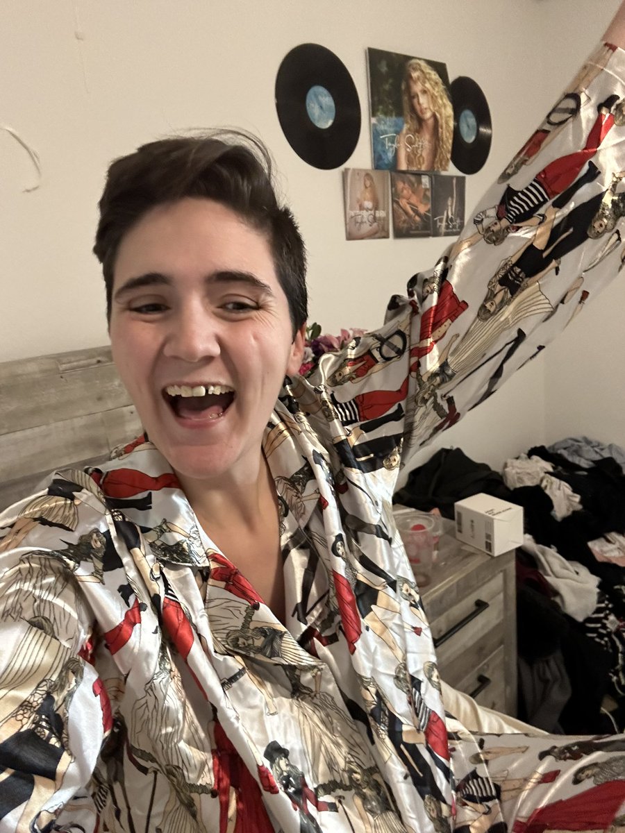 crumblingcait13's tweet photo. The way i didnβt think i was gonna get these yet!!! Ignore my mess but Omgggg i love @taylorswift13 @taylornation13 #rederasPJs #merchmail #taylorswift https://t.co/wzL5tUHTRc