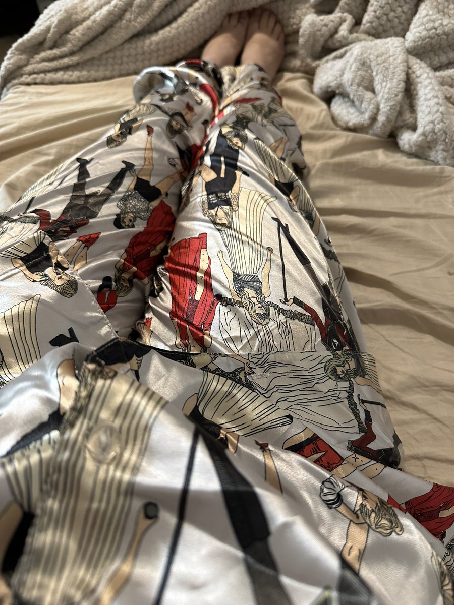 crumblingcait13's tweet photo. The way i didnβt think i was gonna get these yet!!! Ignore my mess but Omgggg i love @taylorswift13 @taylornation13 #rederasPJs #merchmail #taylorswift https://t.co/wzL5tUHTRc