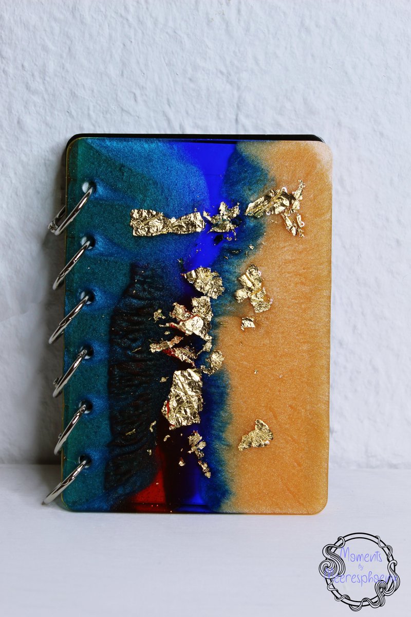 meeresphoenix's tweet photo. #ᴍᴏᴍᴇɴᴛꜱʙʏᴍᴇᴇʀᴇꜱᴘʜᴏᴇɴɪx

Notepad ~Stranded~

This Notepad measures 9,2 x 13,4 cm and is inspired by the beach. While the Front is colorful, the backside is simply black. The Insert is lined. https://t.co/N7urtYQFOH