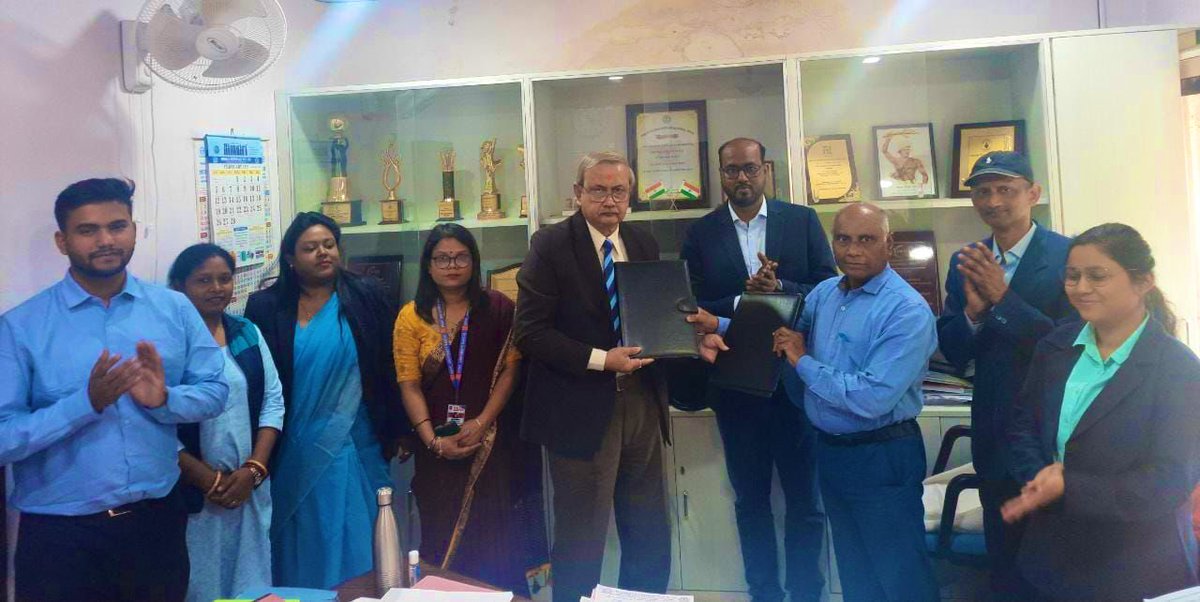 CCLRanchi's tweet photo. Saving Wildlife, Conserving Nature
CCL signed 2 MoUs of Rs 37 Lakhs and 51 Lakhs respectively for purchase of a 24*7 animal ambulance cum emergency response vehicle for rescue of injured animals and treatment of infected trees the with help of a tree ambulance.#CclCsrInitiative https://t.co/IoD3c8hyS3