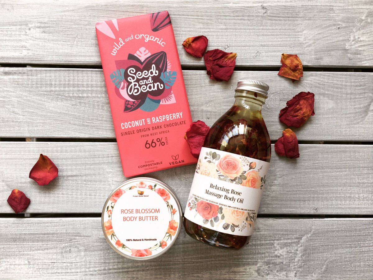 The Rose Pamper Set is an indulgent & #plasticfree treat featuring our fave combo - luxury #naturalskincare & #veganchocolate 💚
Find eco-friendly Mother’s Day #gifts at our eco beauty & home store🎁 
#EarlyBiz #MothersDay #ecogifts 

dancing-barefoot.com/product-page/r…