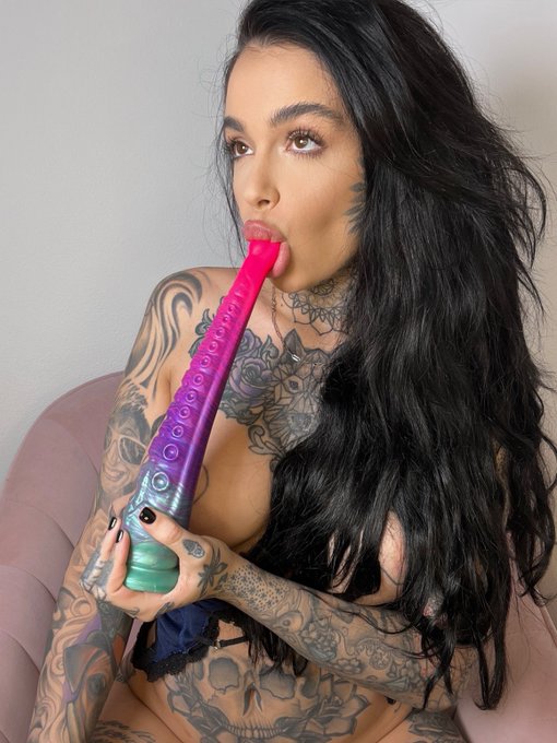 I need to make a long over due vid with this tentacle.  Should I put it in my pussy or ass?? https://t